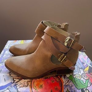 Seychelles Cut Out Leather Ankle Boots